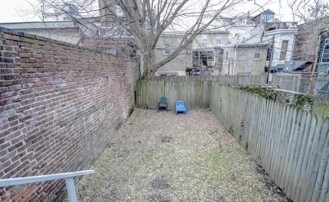 ¡Enorme patio trasero! - 4346 Cresson St