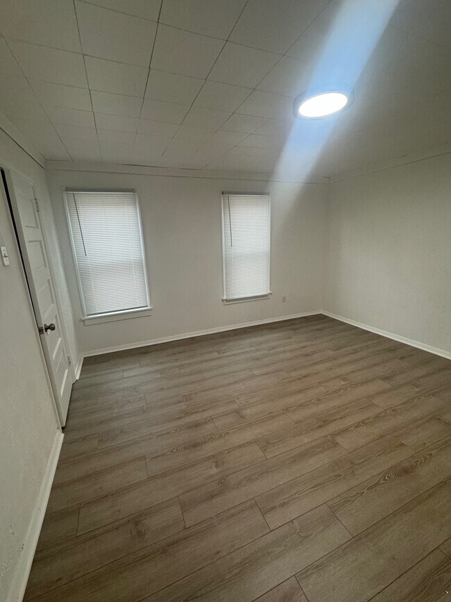 Photo - 250 Seneca St