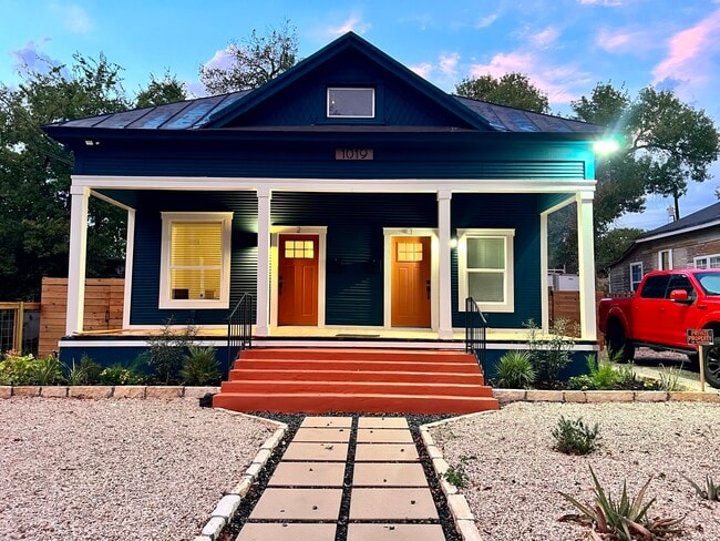 Building Photo - 1019 Steves Ave