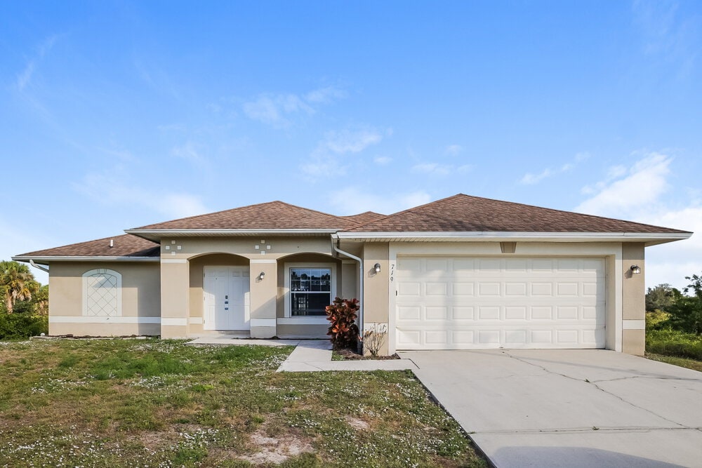 Photo - 719 Roma Ave S