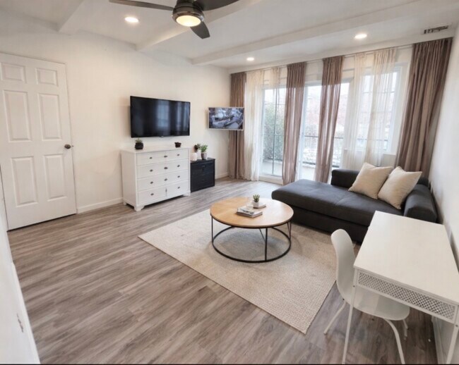 Living Room - 619 18th St Unit Apartment 1