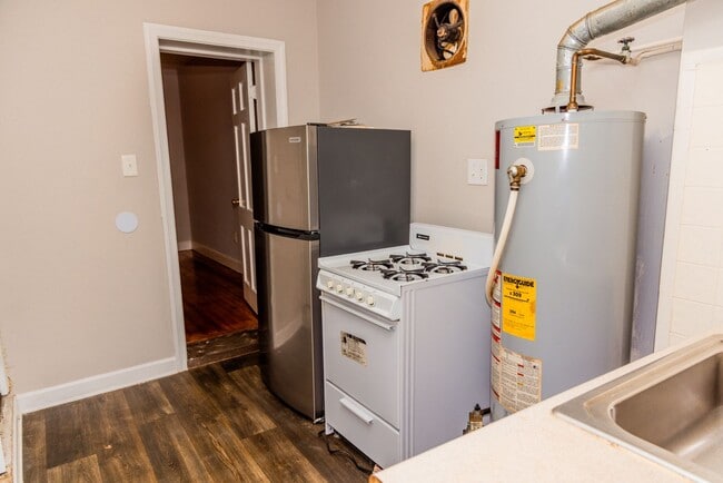 Photo - 1017 W Leigh St Unit Apt #1st Fl