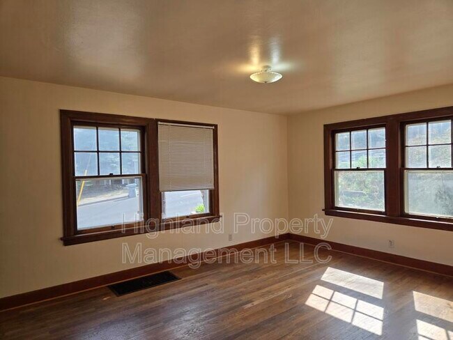 322 W Main St
