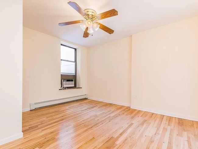 Photo - 14-17 31st Avenue