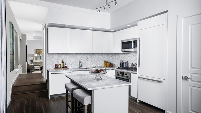 Classic tiled kitchen backsplashes - Modera Sedici Apartments