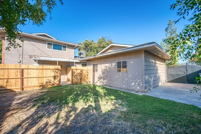 Building Photo - 5780 N 8th St Unit B