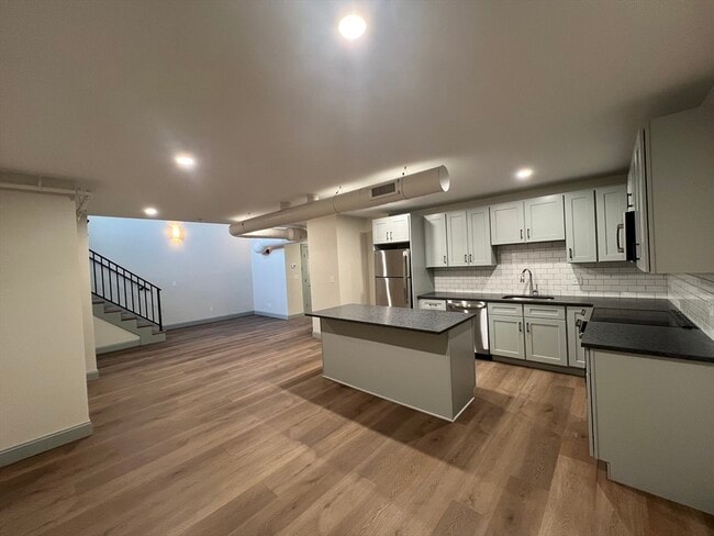 Building Photo - 160 Seabury St Unit 30