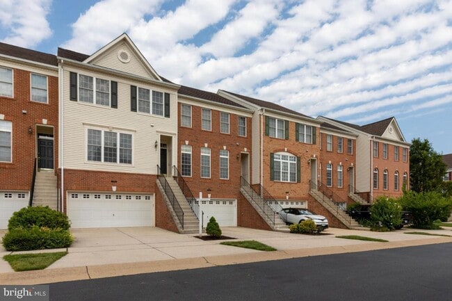 Photo - Spacious 3-level townhome with a 2-car garage in the desirable South Riding community.