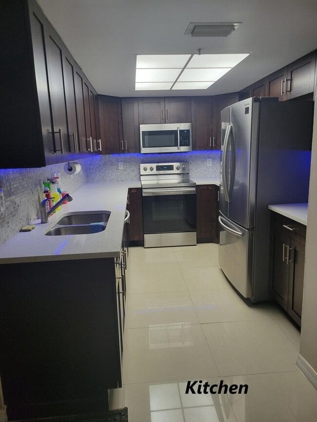 Building Photo - 1400 Crestwood Ct S