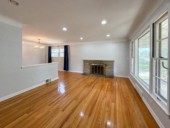 Photo - 2082 Vernier Rd