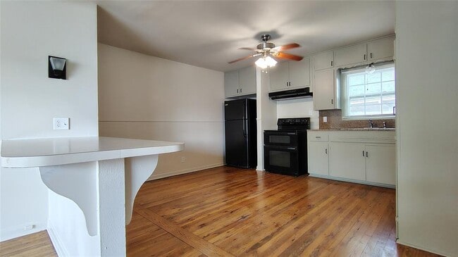 Photo - 13805 Maye Pl
