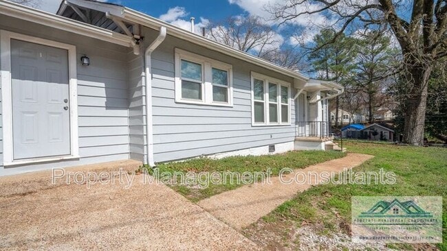 Photo - 901 Hermitage Dr