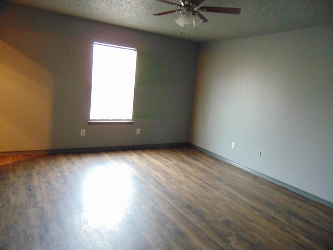 Photo - 6534 89th St