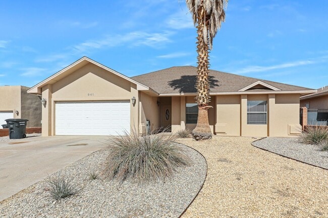 Building Photo - Spacious 4 Bedroom 2 Bath House near Restaurants