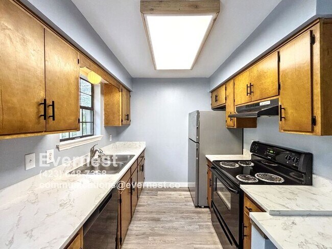 Photo - 3307 Pinewood Terrace