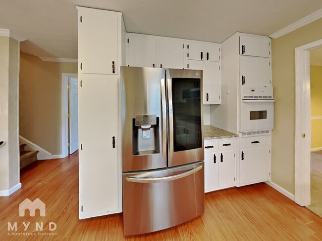 Photo - 1645 Brantford Dr