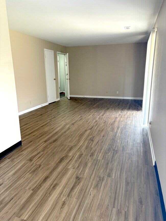 Charleston Square Apartments