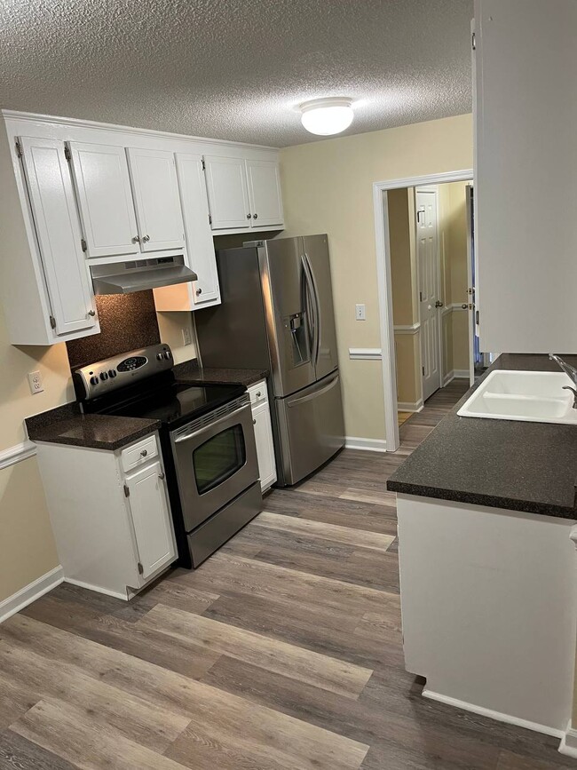 Photo - 113 Cherrington Ct