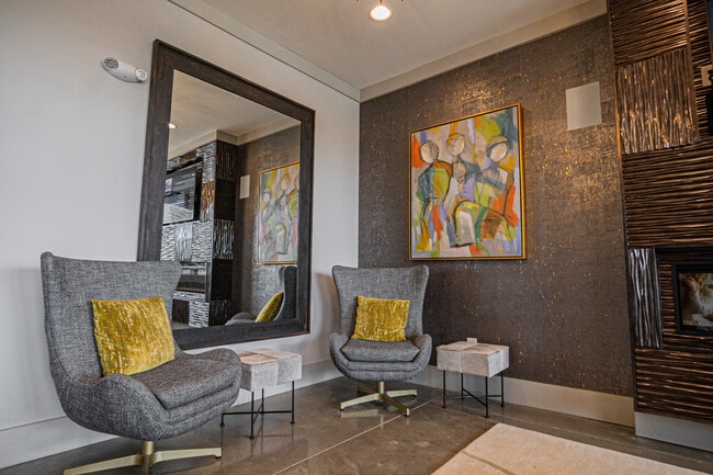 Siéntese y relájate mientras encontrar tu nuevo hogar en Millis y Main en Grandover - Millis and Main at Grandover