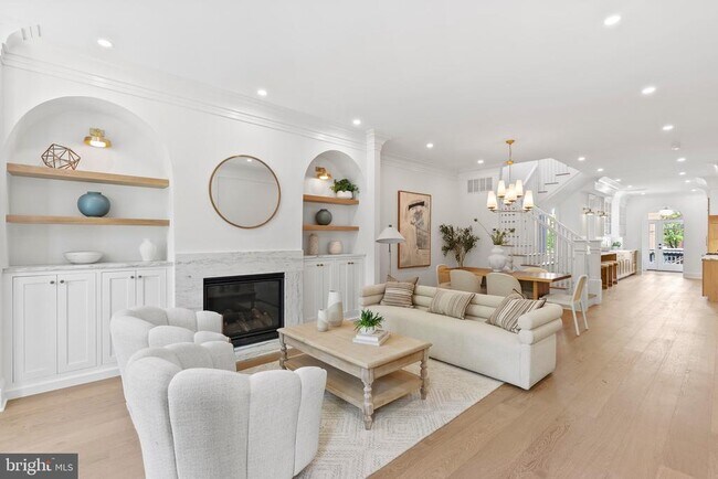 Photo - 2460 Ontario Rd NW