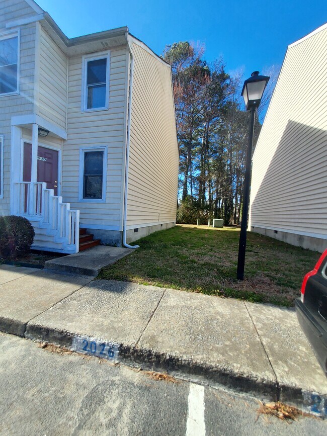 Photo - 2030 Elmhurst Ln Townhome