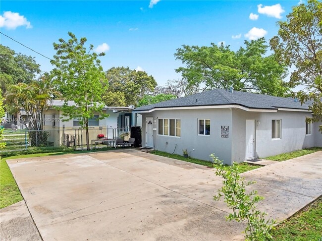 Building Photo - 4721 NW 15th Ct Unit 1