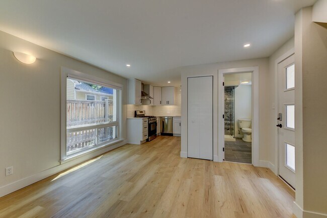 Photo - 616 Marine St Unidad #2