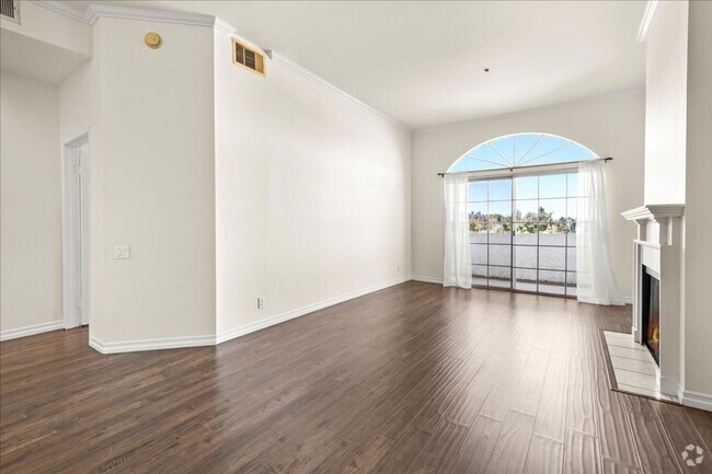 Building Photo - Top-Floor Condo in the Heart of Sherman Oaks Unit 407