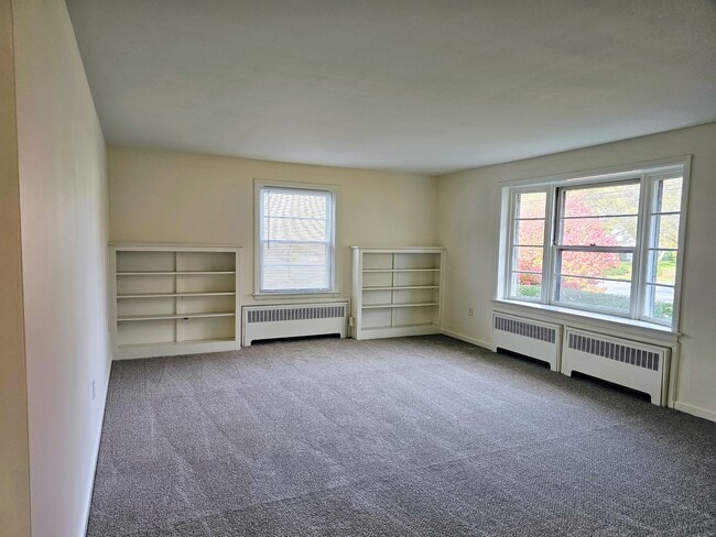 Photo - 292 W Main St