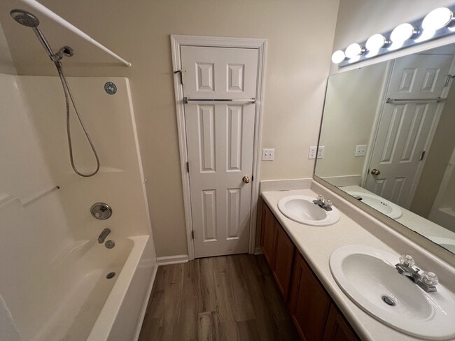 Photo - 204 Hawkridge Pl