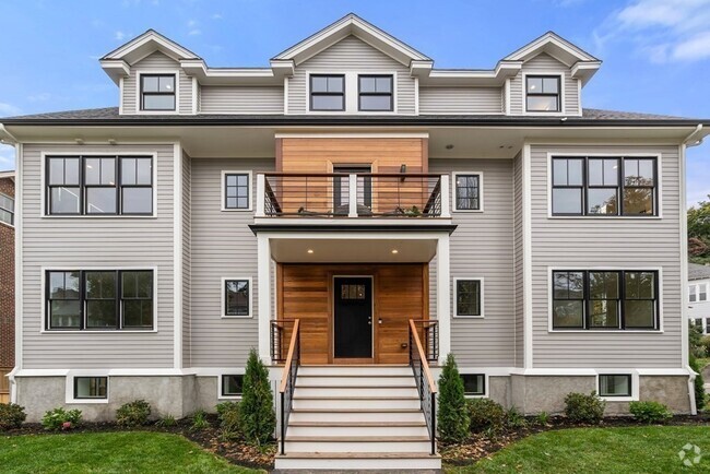 Building Photo - 96 Verndale St Unit 2 Rental