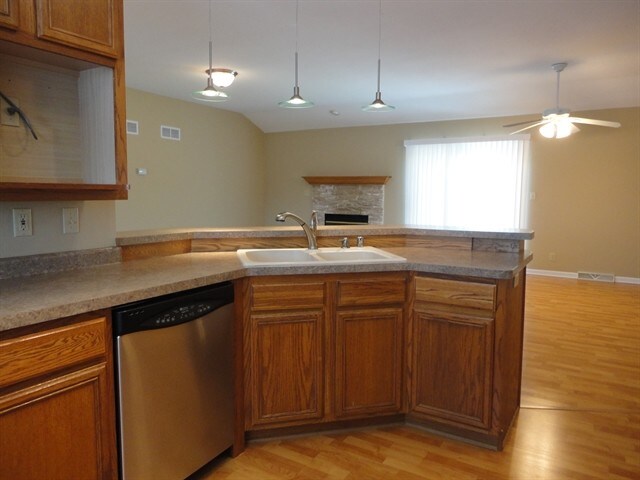 Photo - 744 Ridge View Dr