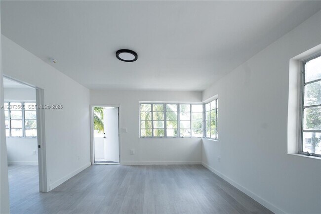 Photo - 423 NE 71st St Unidad 4