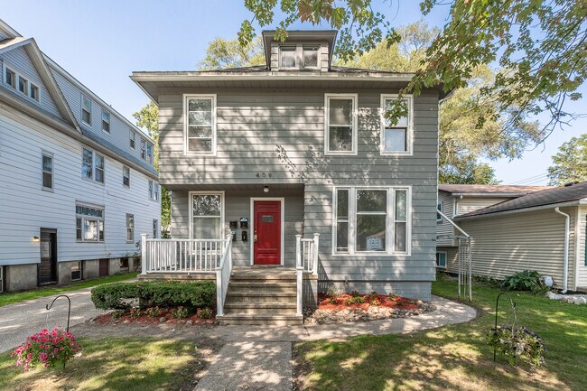 Building Photo - 409 E 6th St Unit 2