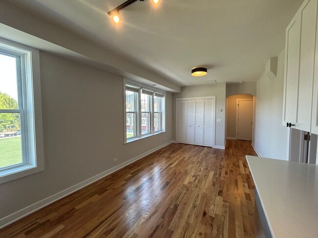 Photo - 656 W Wrightwood Ave Unit 414