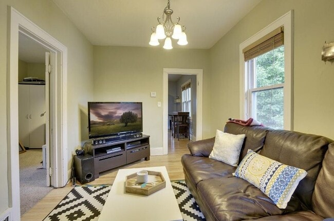 Photo - 711 University Ave SE Casa Adosada