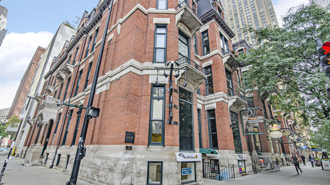 Building Photo - 42 E Chicago Ave Rental