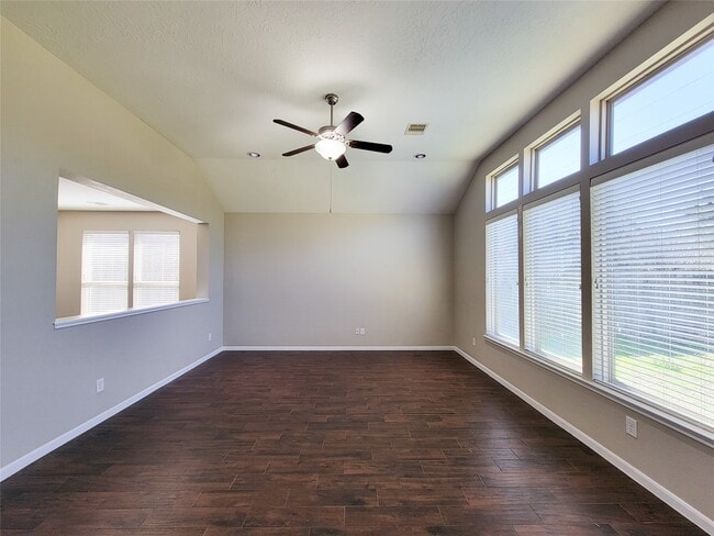 Photo - 3007 Meadow Prairie St