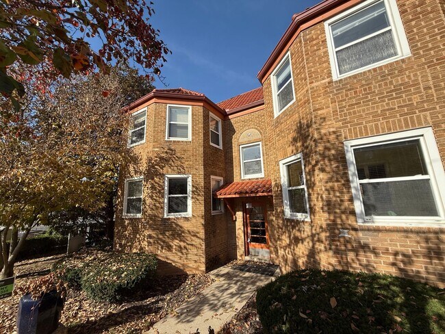 Building Photo - 12 E 50th St Unit 2W