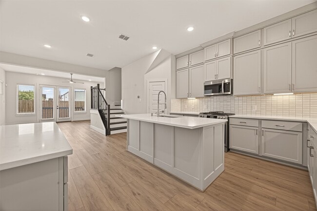 Photo - 910 W 21st St