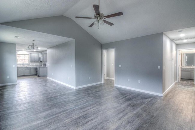 Photo - 2912 E Stanford St