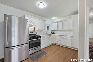 Photo - 611 Kashmuir Pl