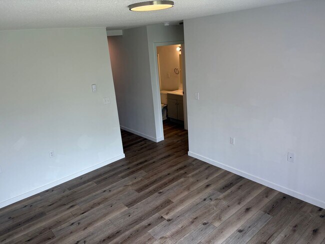 Photo - 601 N State St Unidad #6