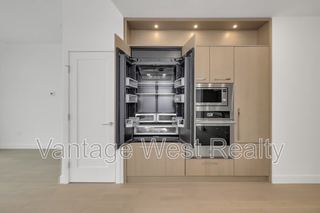 Photo - 3389-3389 Lakeshore Rd