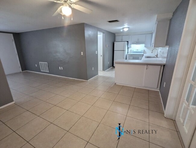 Photo - Large 1270 Sq. Ft. 3/2/1 tile floors, walk-in-closet, indoor laundry, fenced yard and spacious ki...