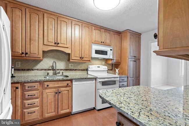 Photo - 8360 Greensboro Dr Unidad 721