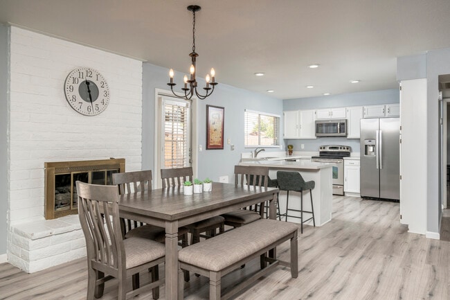 Photo - 951 W La Jolla Dr