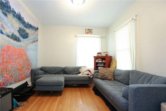 Photo - 294 Laburnam Crescent