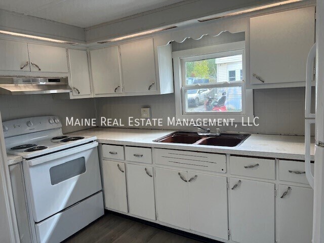 Photo - 681 Main Rd N