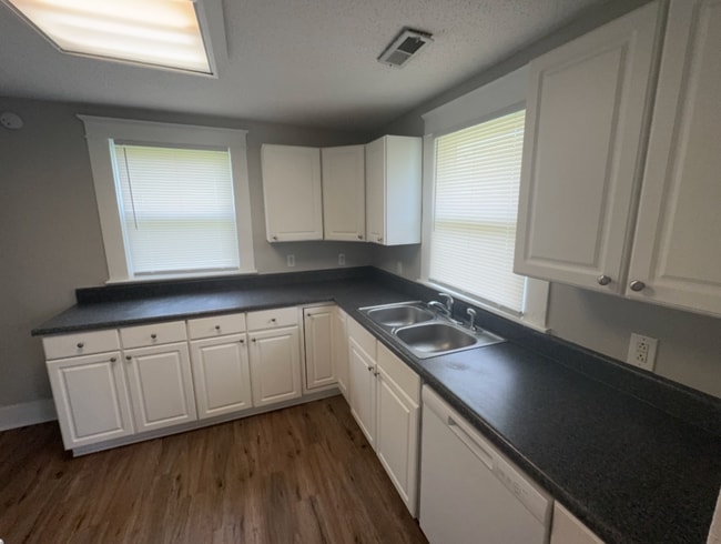 Photo - 2413 Stuart St